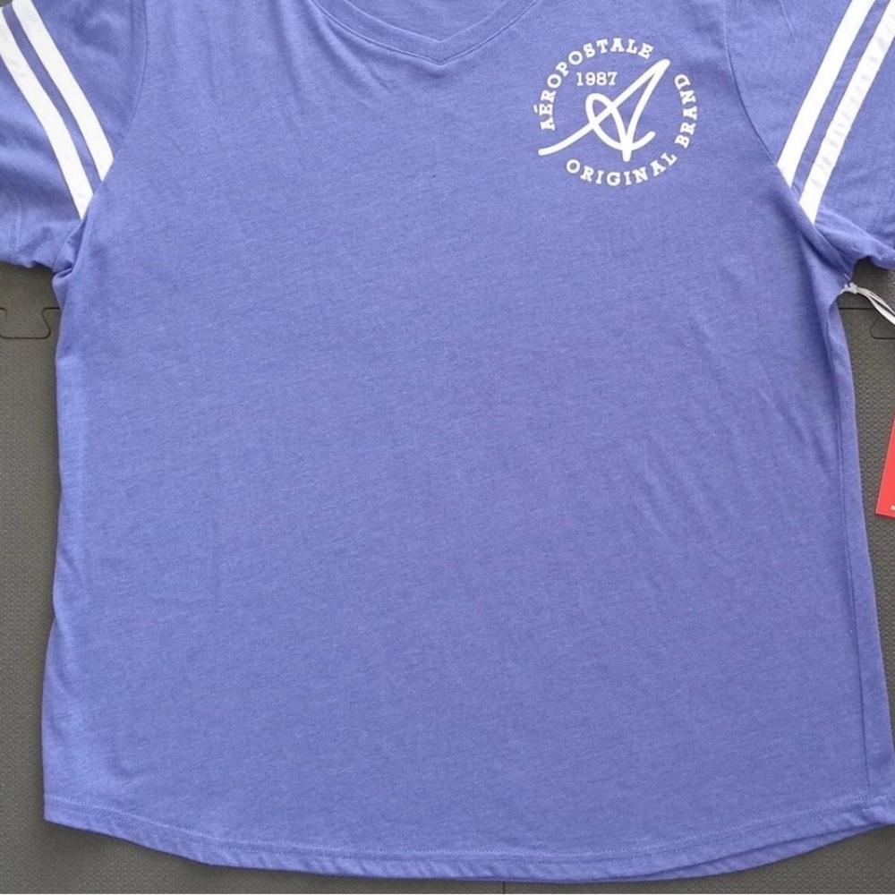 Aeropostale Women’s workout lavender V-Neck Tee 3x